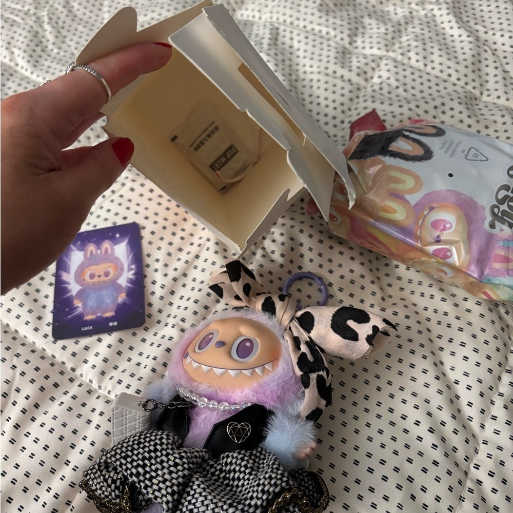 : : POP MART BIG INTO ENERGY CUSTOM LABUBU : : - Picture 15 of 16